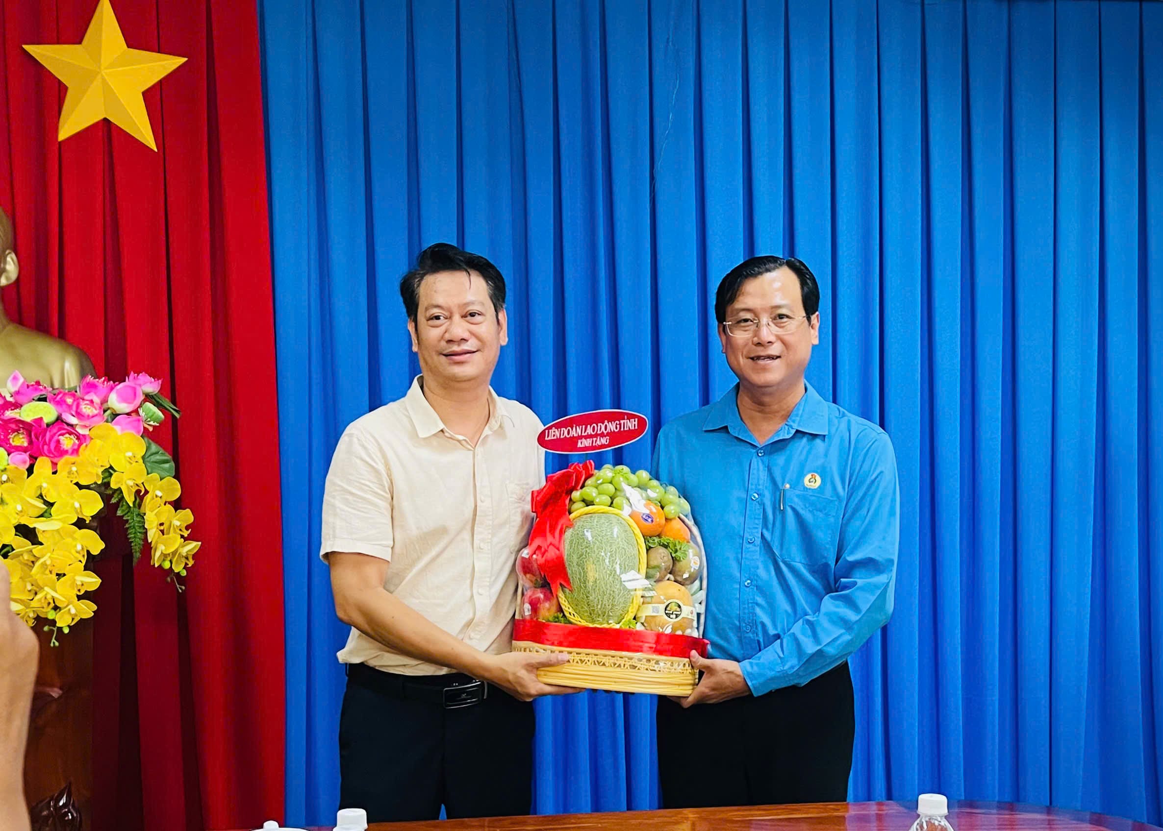 D:\0. Ban TG-NC\Luu anh cac Hoat dong\Tham DN thang CN\anh nen\BGD Xay lap-min.jpg