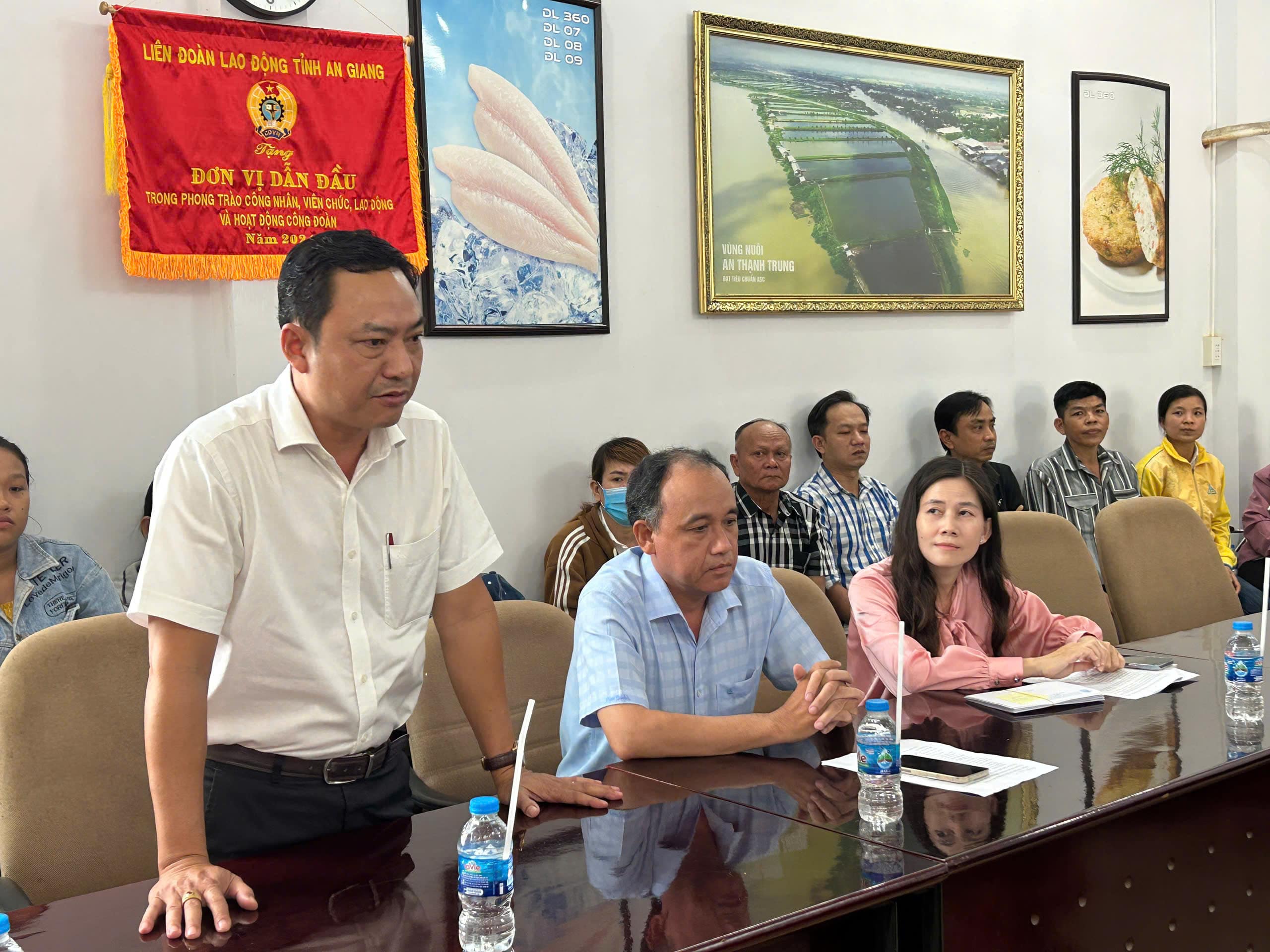 D:\0. Ban TG-NC\Luu anh cac Hoat dong\Tham DN thang CN\anh nen\BGD Thuy San-min.jpg