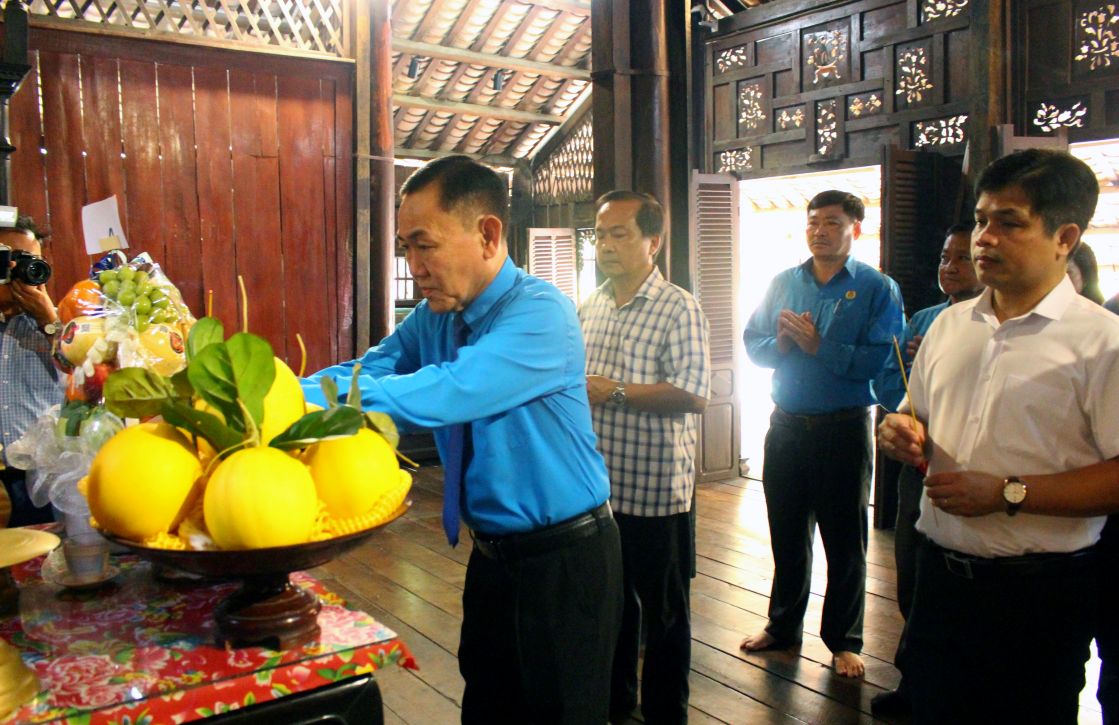 D:\0. Ban TG-NC\Luu anh cac Hoat dong\Thang CN 2025\Thang-Cong-Nhan-Tren-15.JPG