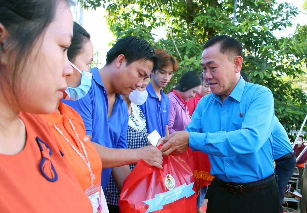 D:\0. Ban TG-NC\Luu anh cac Hoat dong\Thang CN 2025\Thang-Cong-Nhan-Tren-09.JPG