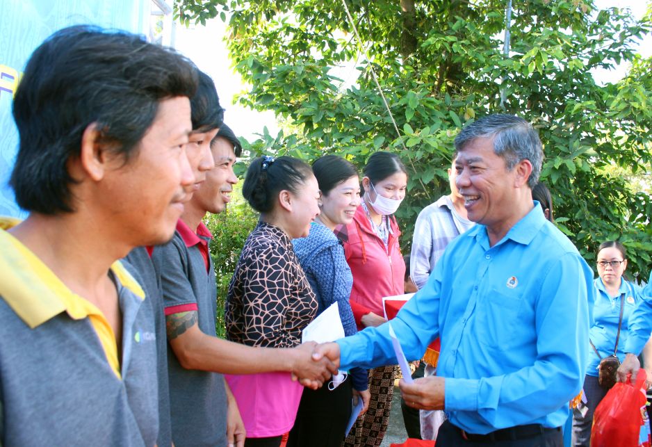 D:\0. Ban TG-NC\Luu anh cac Hoat dong\Thang CN 2025\Thang-Cong-Nhan-Tren-10.JPG