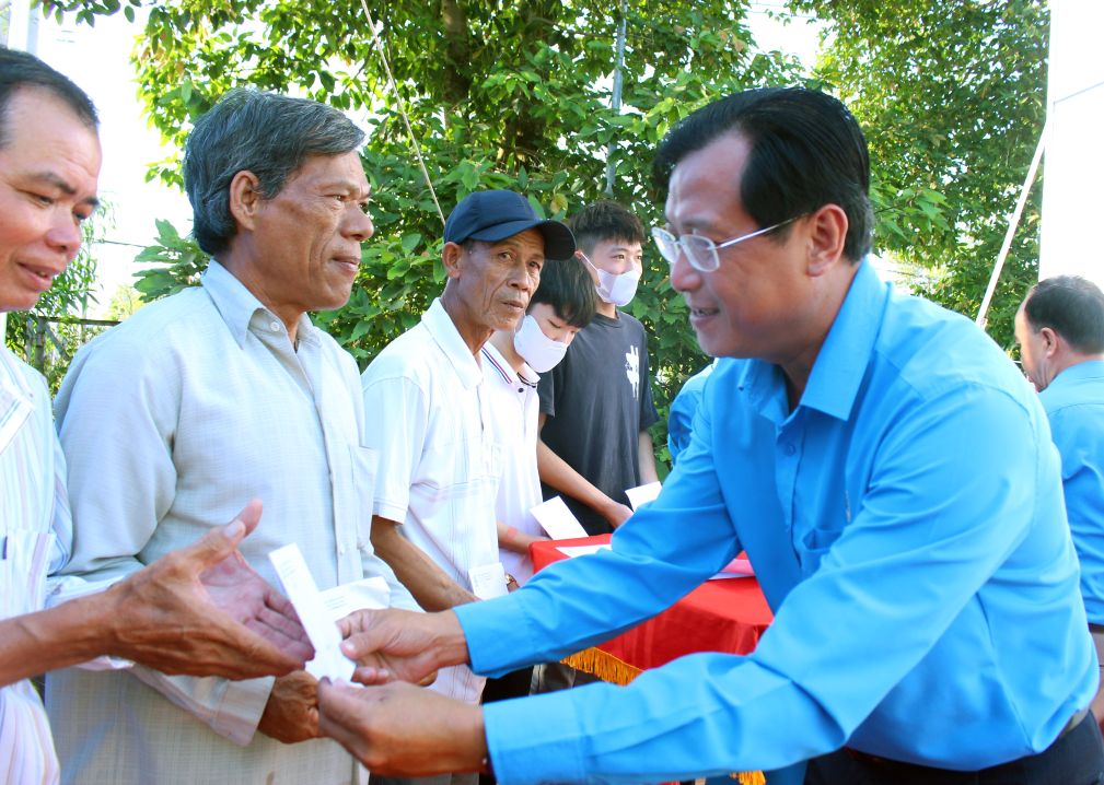 D:\0. Ban TG-NC\Luu anh cac Hoat dong\Thang CN 2025\Thang-Cong-Nhan-Tren-11.JPG