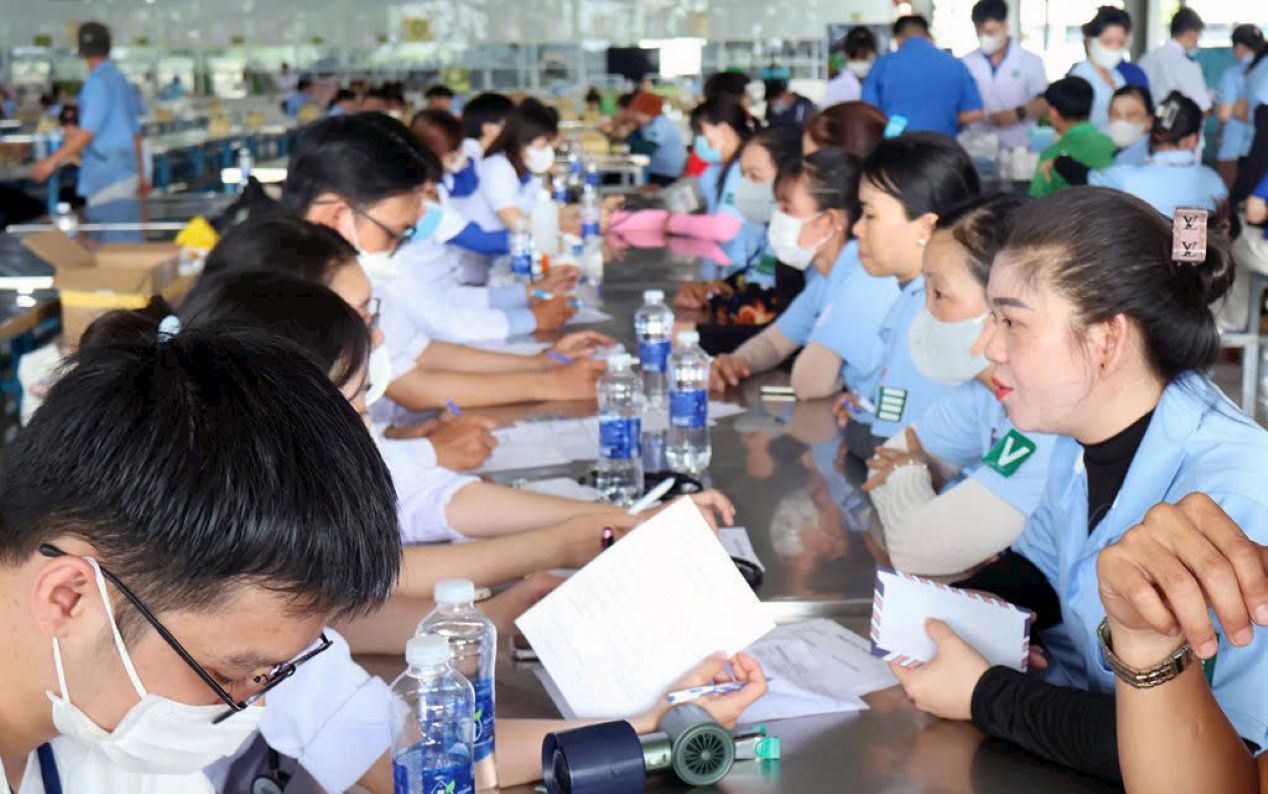 Tư vấn, trao đổi sức khỏe. Ảnh: Mỹ Hạnh